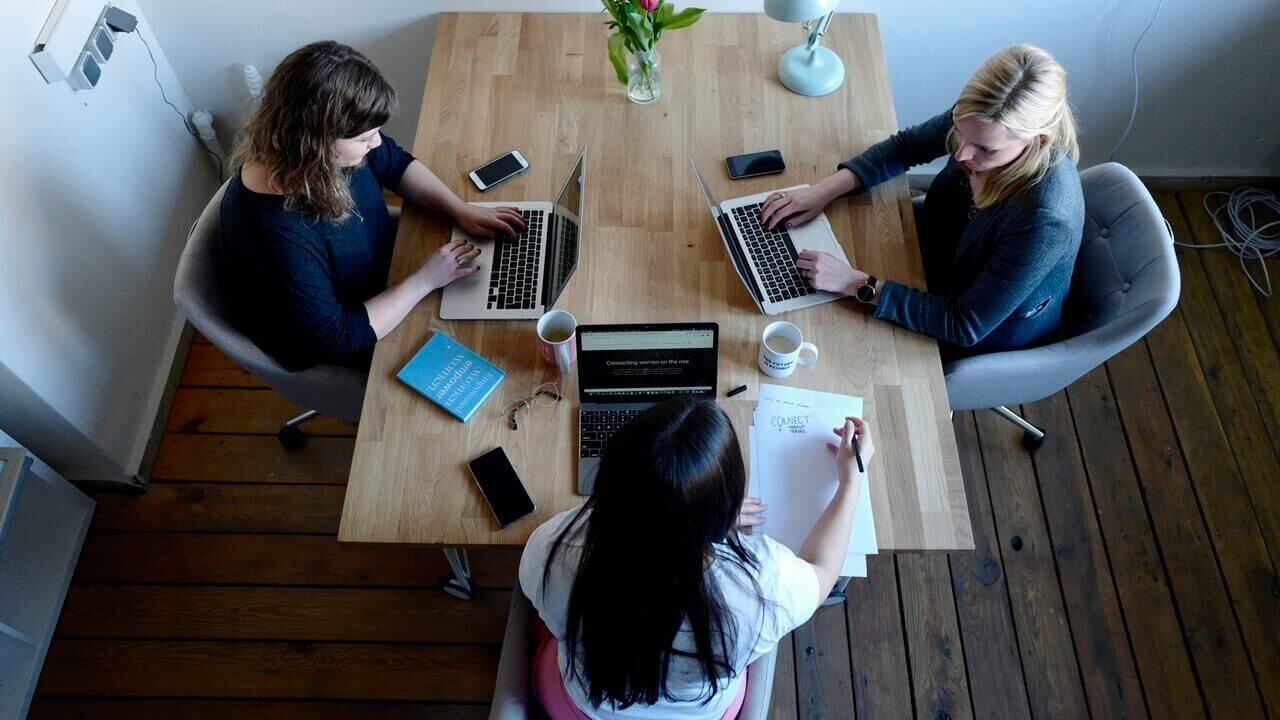 You are currently viewing Kooperáció: Az ingatlaniroda-vezető és az Etikus Ingatlanos