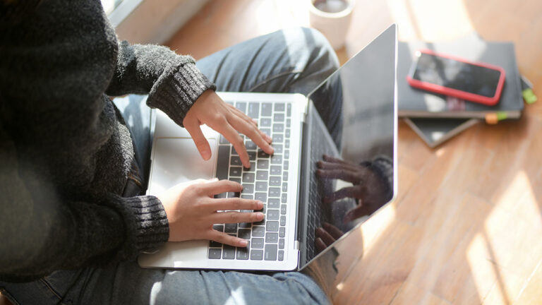 Read more about the article Hogyan támogatják az ingatlanközvetítőket az online portálok? – Költözzbe.hu